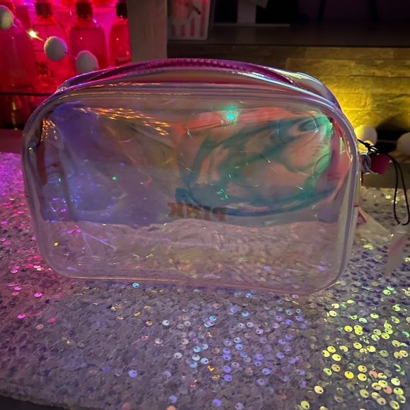 $9.99 SHIPPING ✨PINK Victoria’s Secret Iridescent Make Up Bag ✨ - Picture 2 of 3